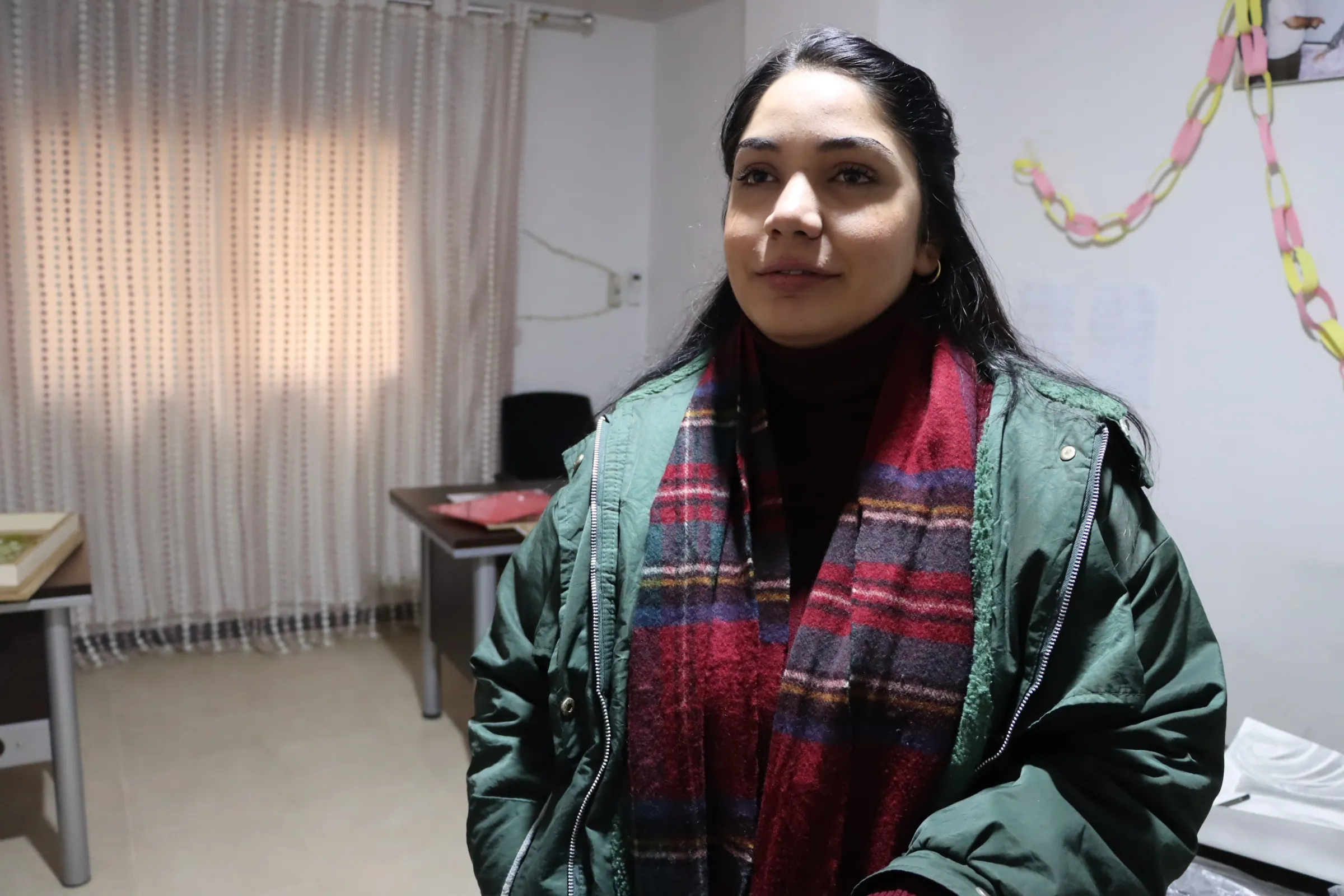 /ar/uploads/files/2023/02/06/190818_qamislo-bi-tiliyen-xwe-ye-bicuk-weneyen-reber-ocalan-dineqisinin-28229lorin-eli.webp