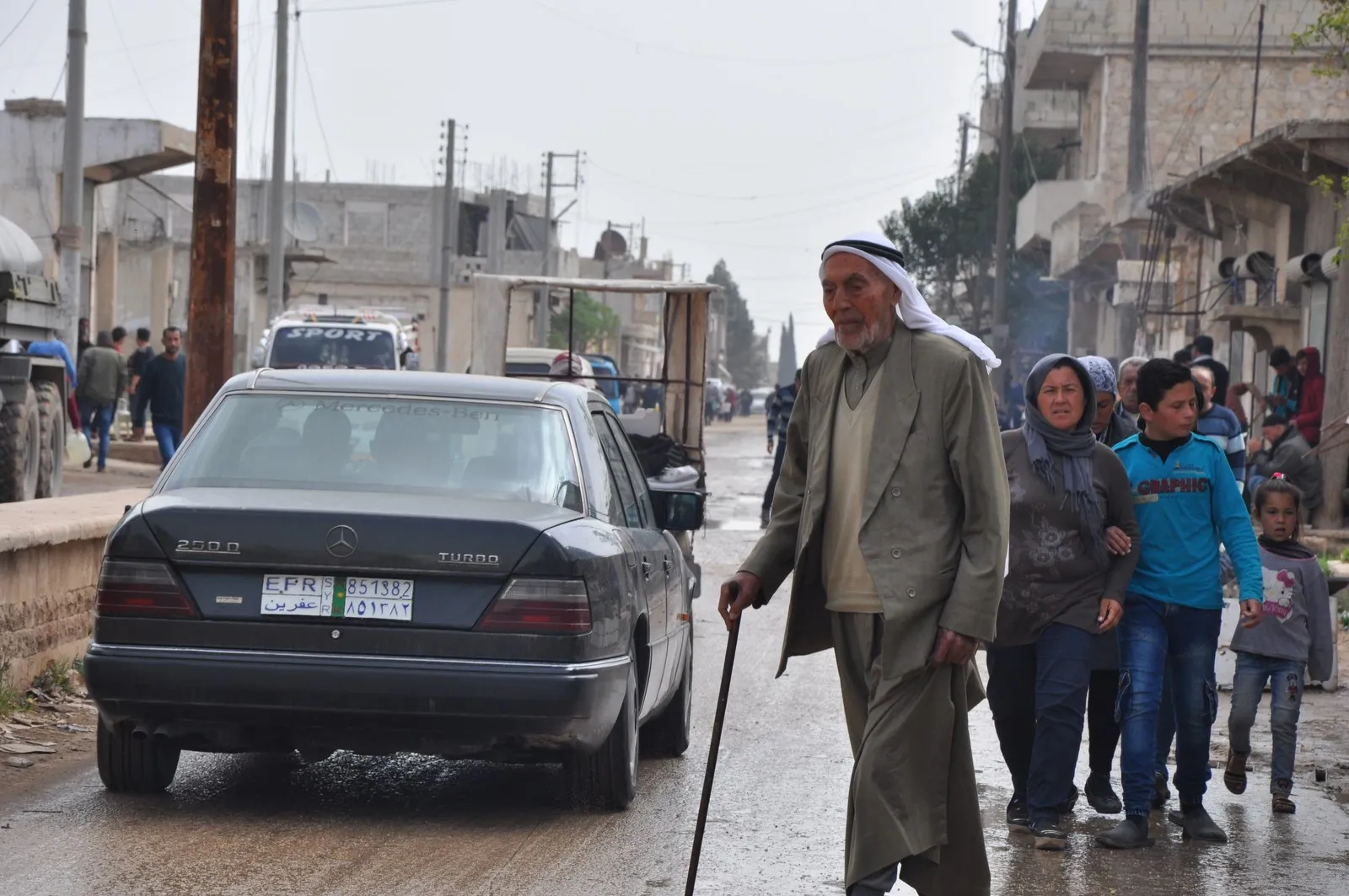 ANHA  ترصد حركة وآراء الأهالي في تل رفعت