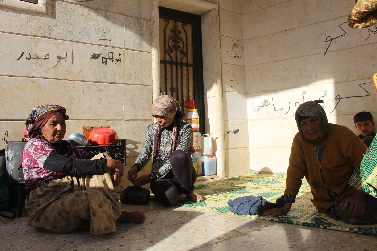 العفرينيون من بين الركام: لن نقبل بالقتلة والسارقين على أرضنا