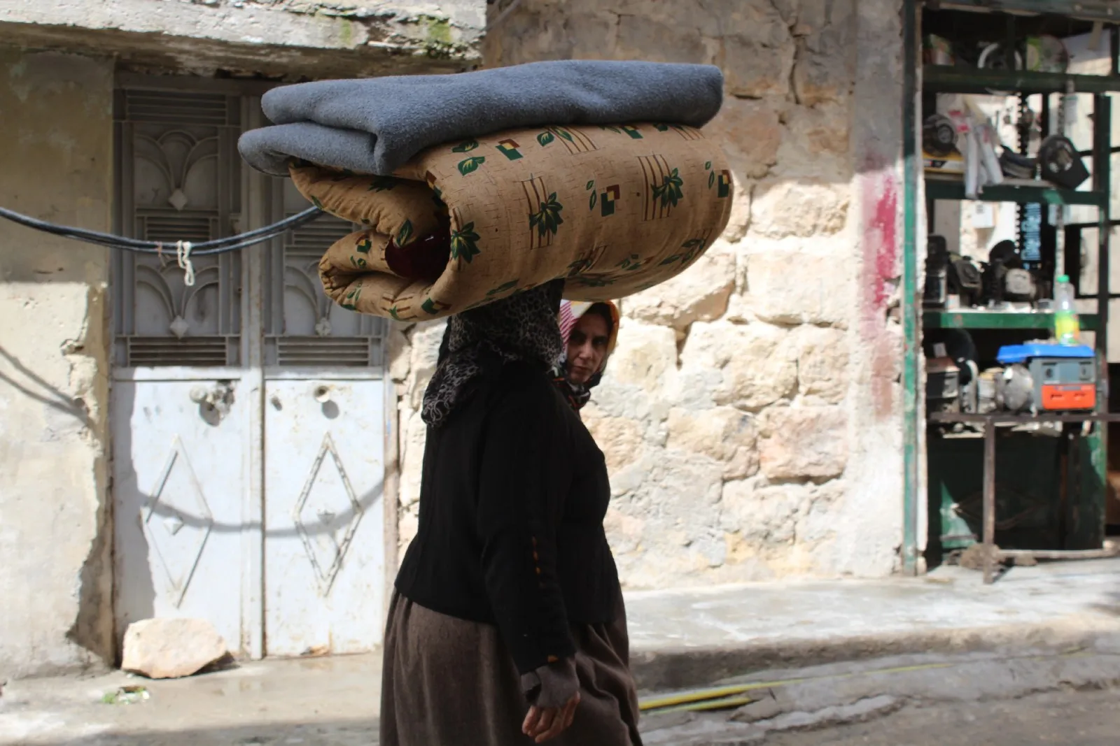 أهالي حلب يرسلون أطناناً من المساعدات لأهالي عفرين .. وحملتهم مستمرة