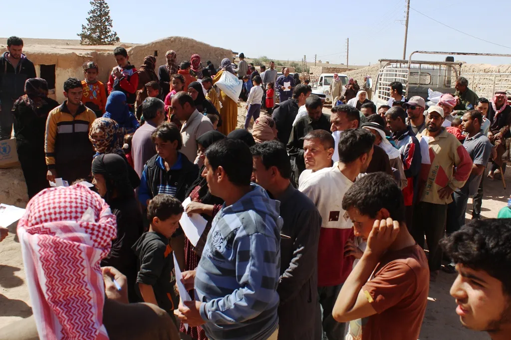 منظمتان محليتان توزعان سلال غذائية في ريف الجرنية