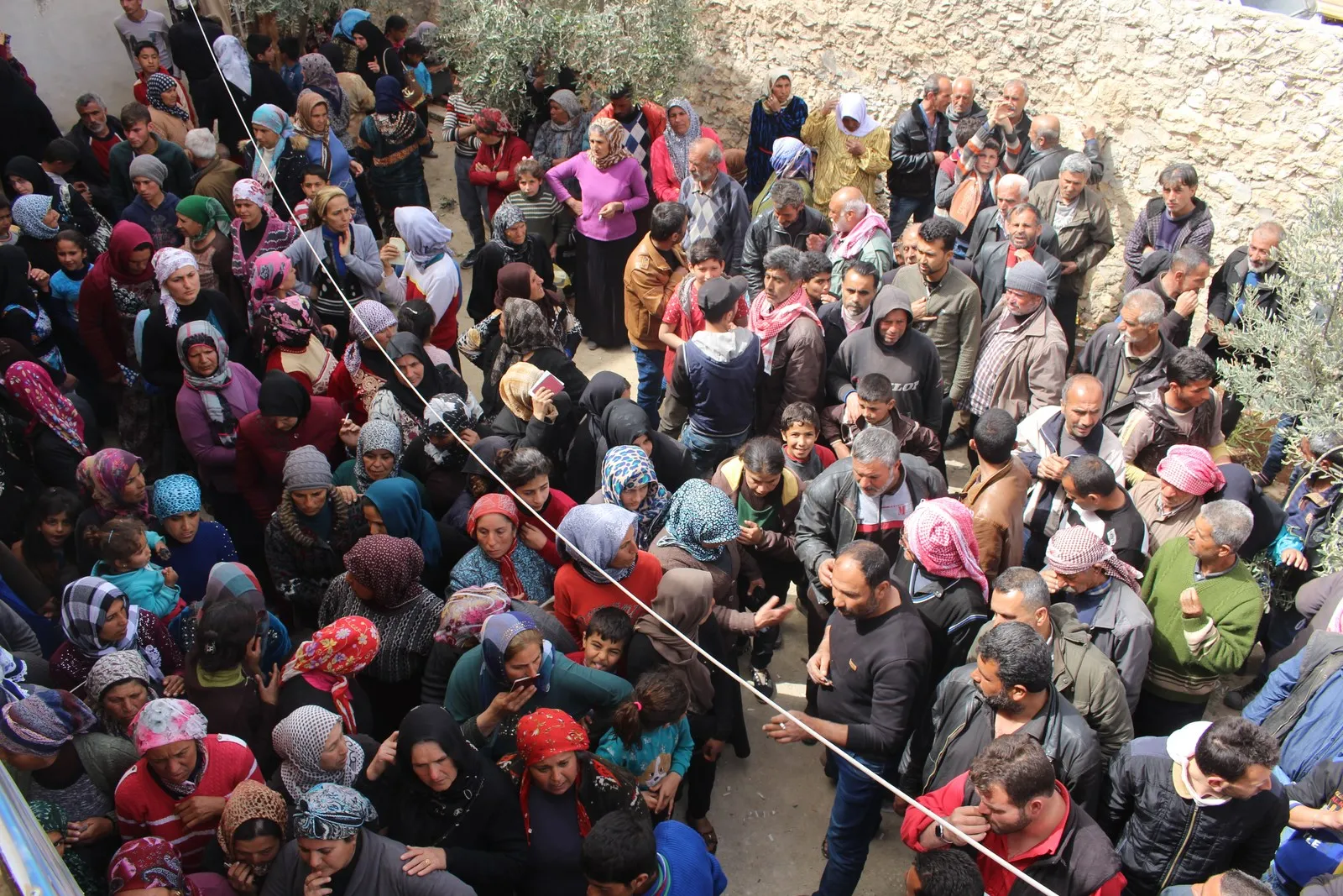 مجلس فافين يقدم المساعدات لأهالي عفرين