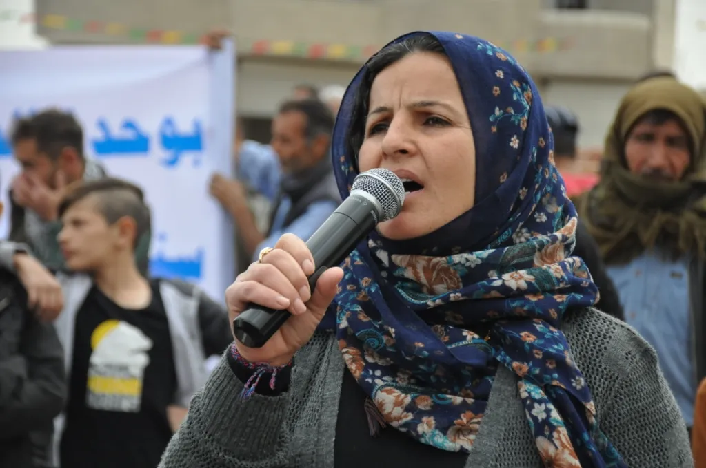 كلمات تظاهرة كوباني تؤكد بأن الإنسانية ستنتصر