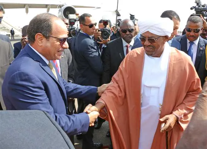 الرئيس السوداني سيزور مصر الاثنين المقبل بعد توتر في العلاقات