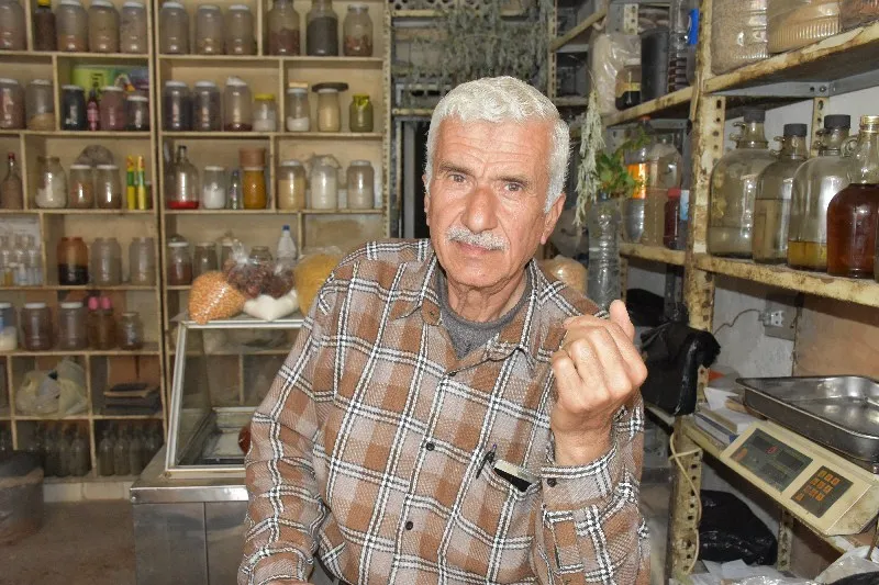 العطار الذي بات صيدلياً وطبيباً في حلب