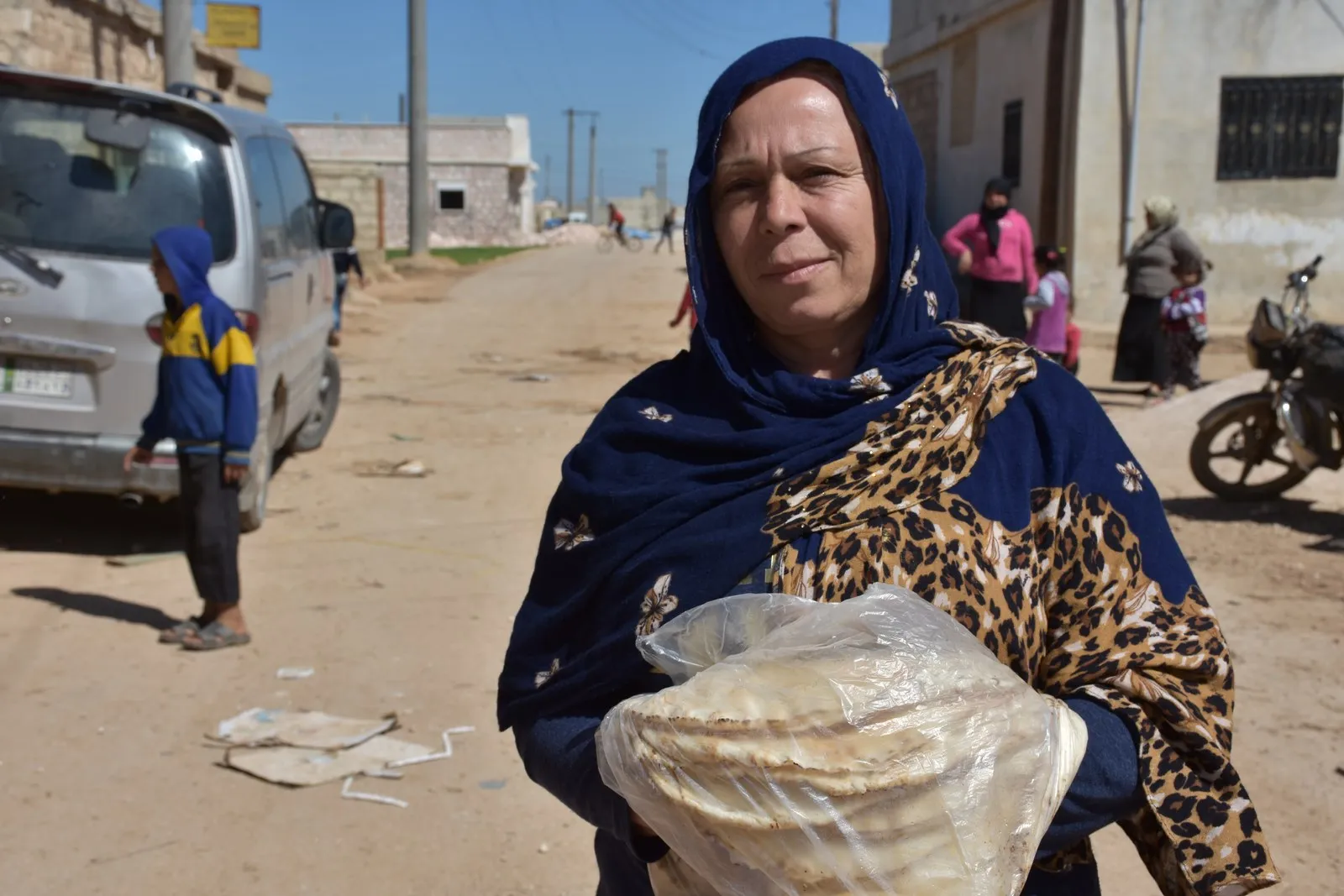 جهود كبيرة بإمكانات قليلة لتغطية احتياجات أهالي عفرين