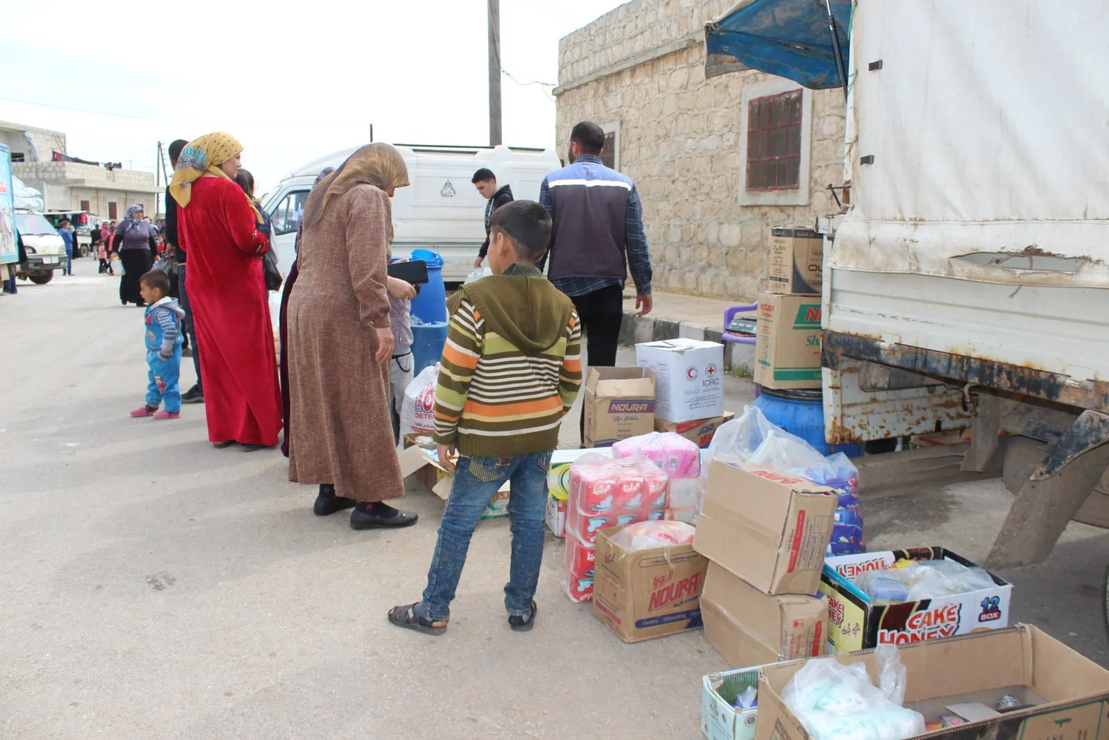 ما هو سبب نقص البضائع في الشهباء وشيراوا ؟