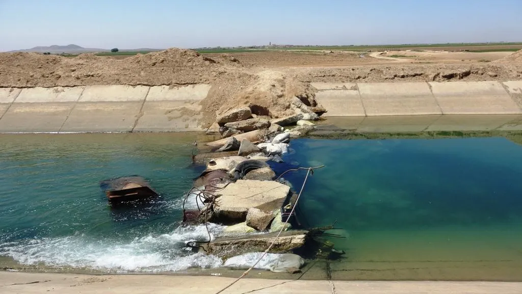 نقص منسوب المياه والمخالفات يهددان المواسم الزراعية بريف الرقة الشرقي