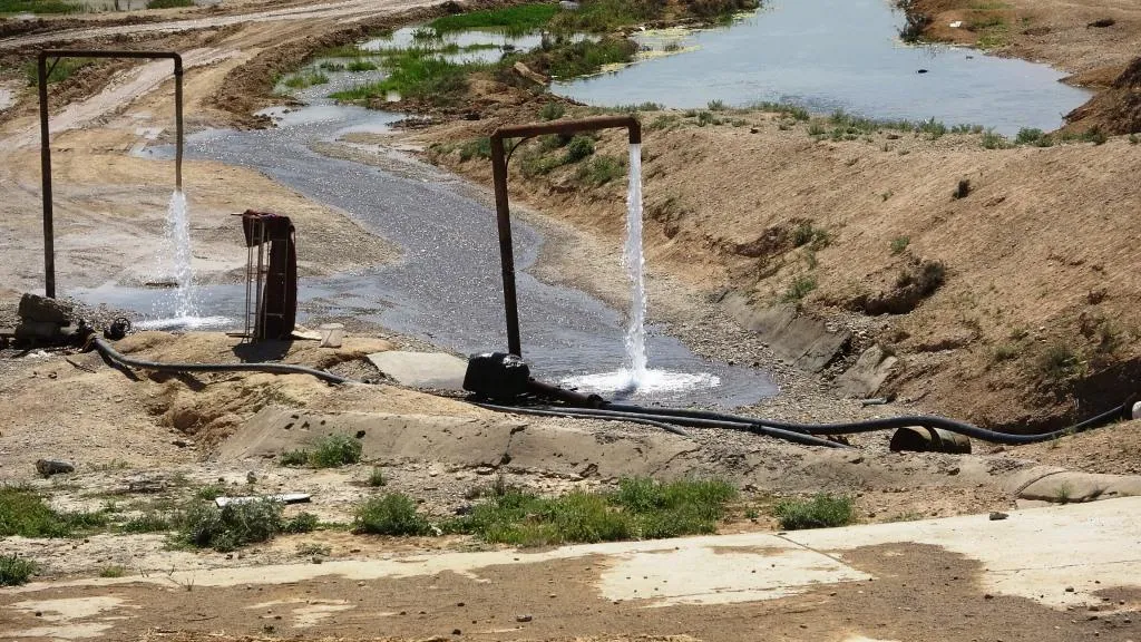 نقص منسوب المياه والمخالفات يهددان المواسم الزراعية بريف الرقة الشرقي