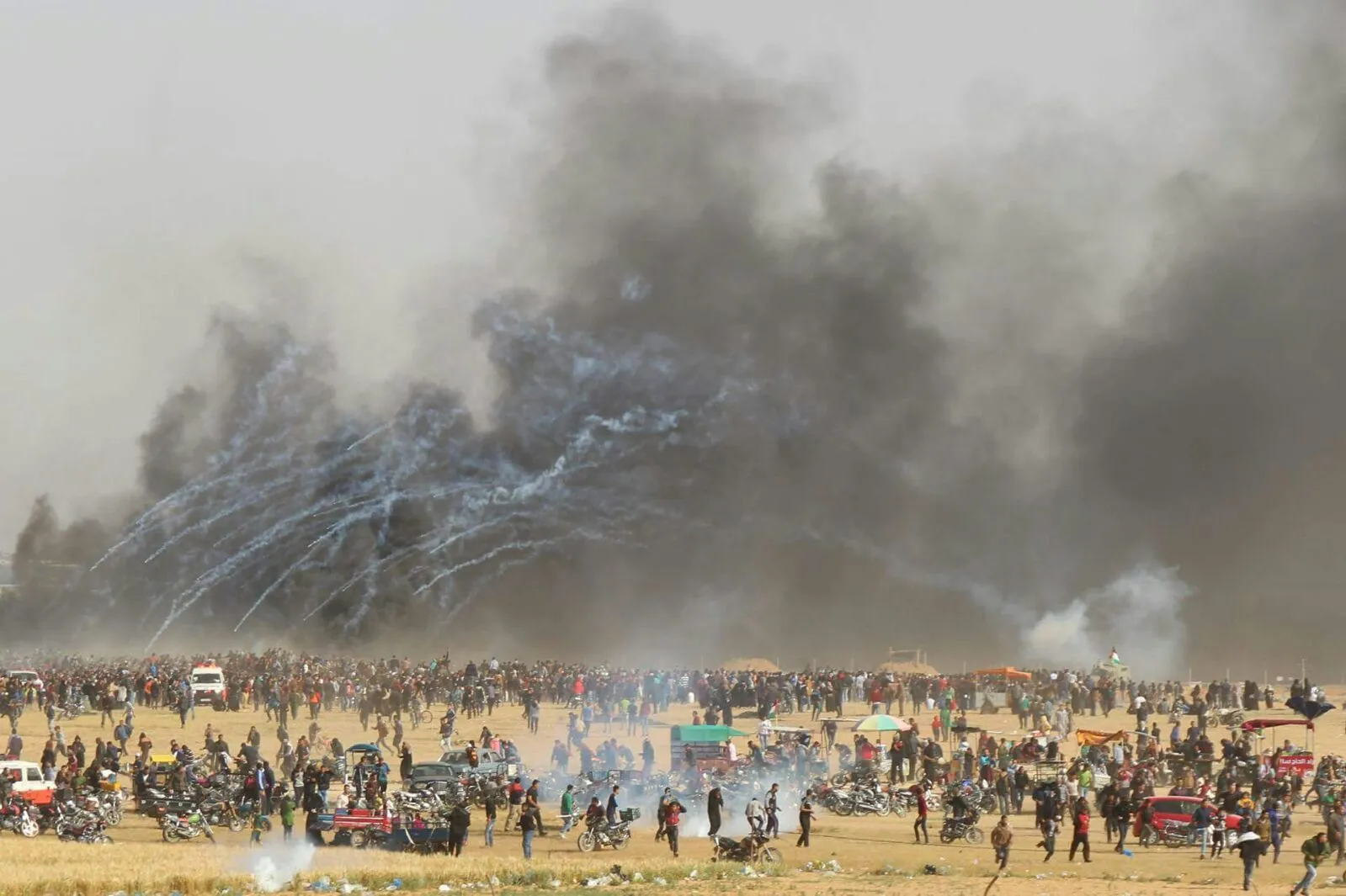مواجهات عنيفة بين القوات الإسرائيلية والفصائل الفلسطينية بغزة وفقيد وإصابة على إثرها