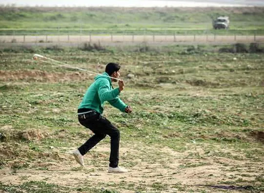 فقدان فلسطيني متأثراً بجراحه ووفد مصري يصل غزة قريباً
