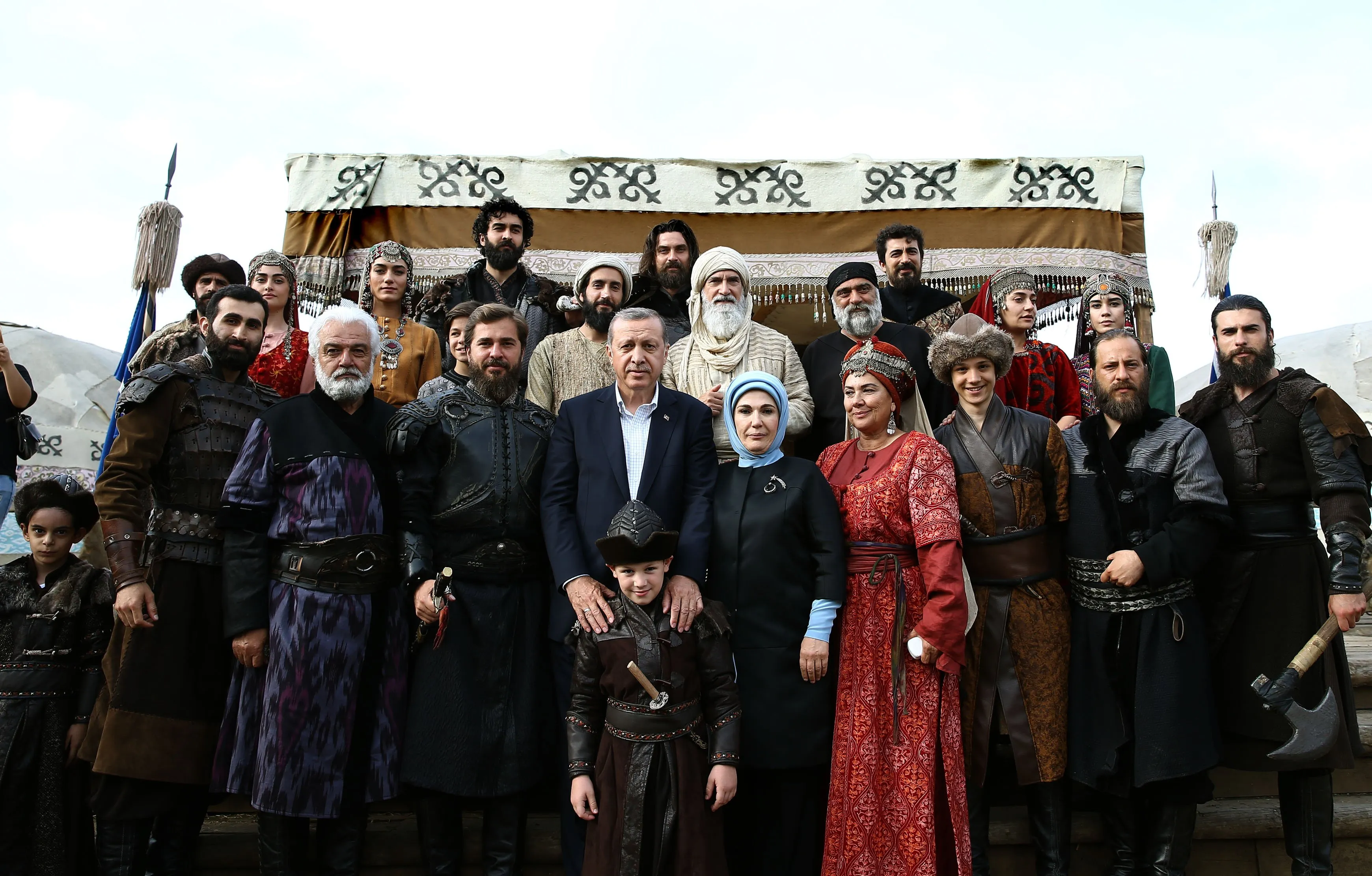 أردوغان يستخدم اللغة التركية كسلاح ناعم للسيطرة على الدول العربية