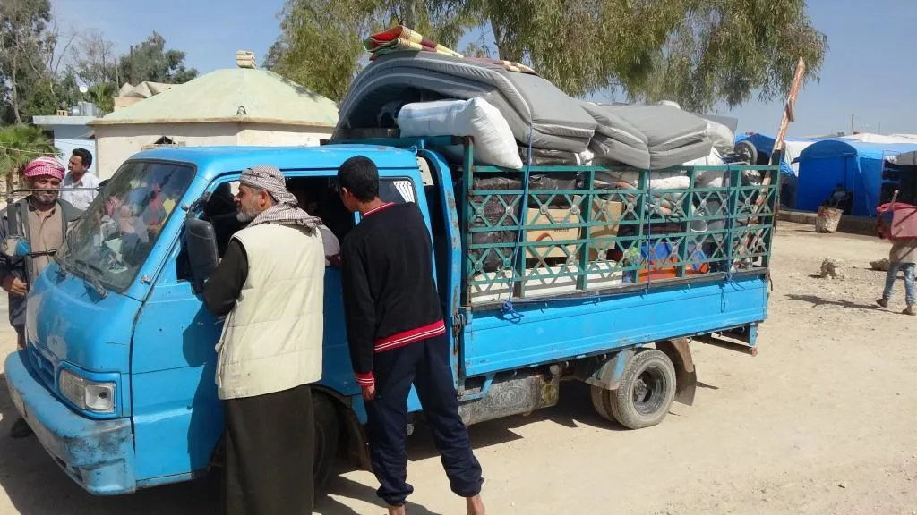 استمرار عودة أهالي الرقة إلى ديارهم بعد تحريرها وتنظيفها