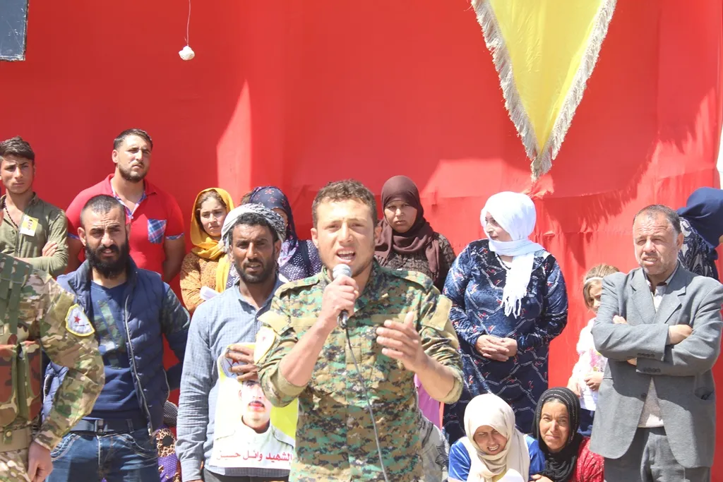 أهالي سريه كانيه يشيعون جثمان شهيد قوات الدفاع الذاتي