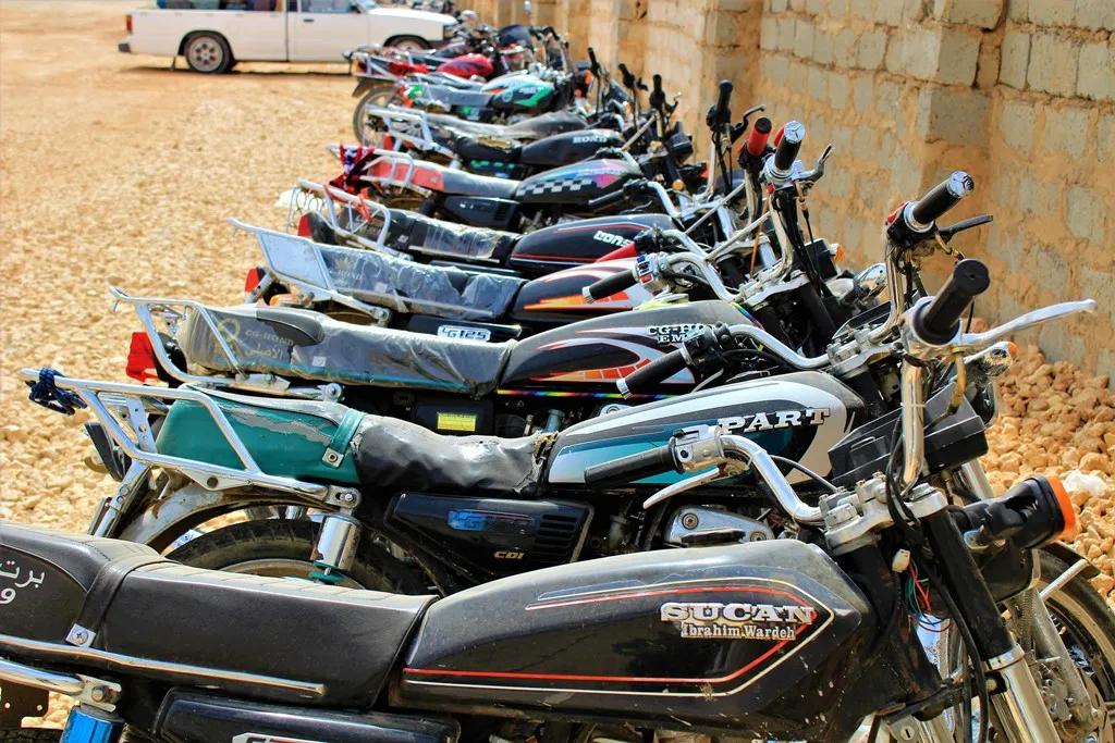 قسم المرور يكافح القيادة الرعناء للدراجات النارية في الطبقة