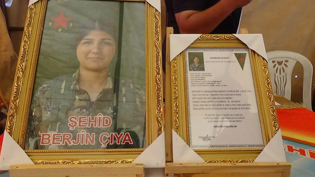 مراسم غيابية لمقاتلة استشهدت في مقاومة العصر