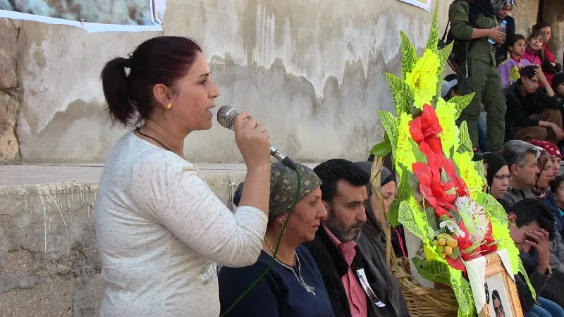 أهالي حلب يقدمون العزاء لذوي الشهيد عزت عفرين