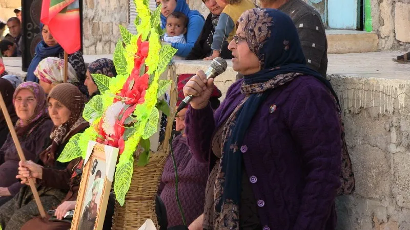 أهالي حلب يقدمون العزاء لذوي الشهيد عزت عفرين