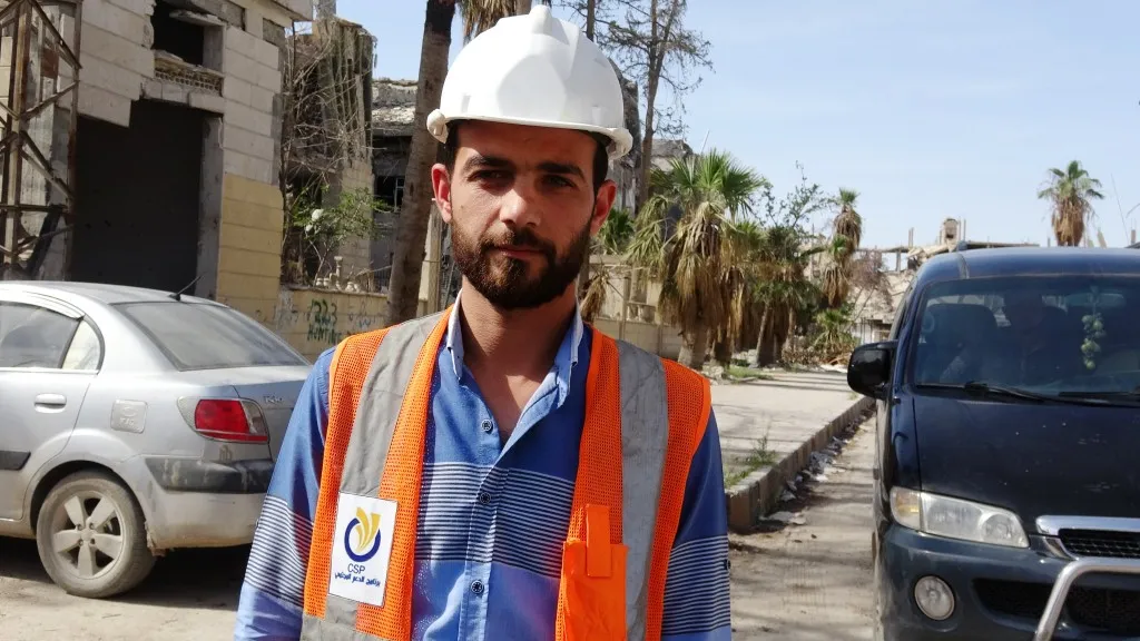 لجان إعادة إعمار الرقة تواصل أعمالها بإزالة الأنقاض
