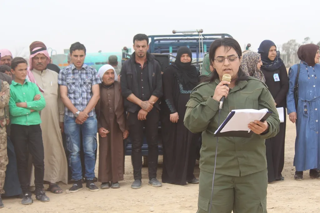 خلال مراسم تشييع شهيد...الطبقة تجدد رفضها لـ "مجلس الخونة"
