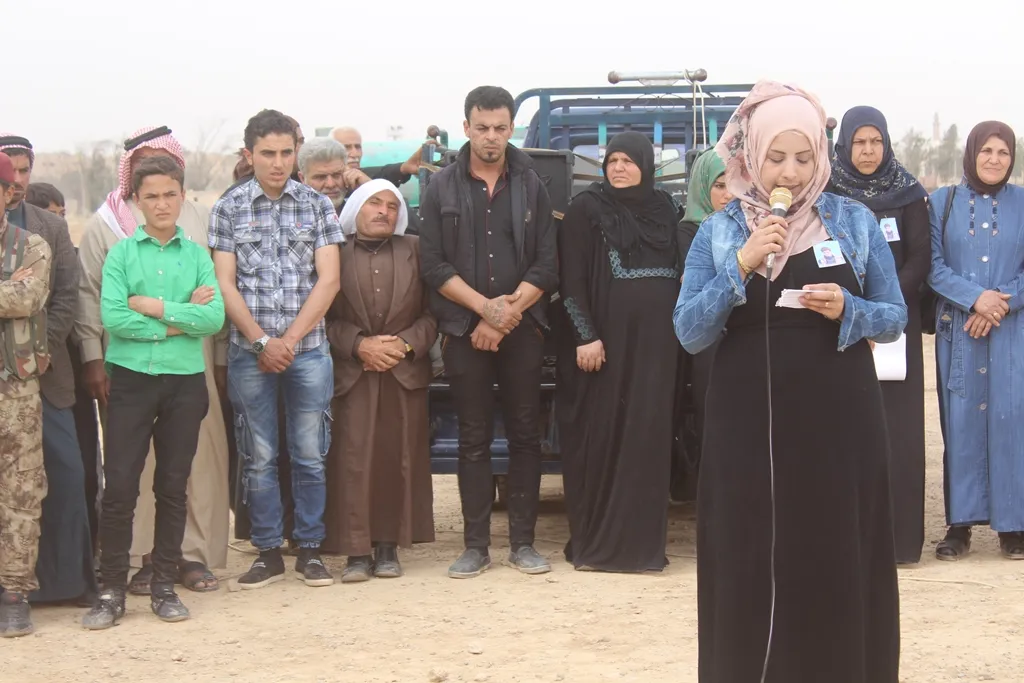 خلال مراسم تشييع شهيد...الطبقة تجدد رفضها لـ "مجلس الخونة"