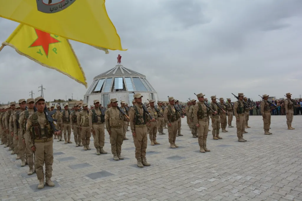أهالي كوباني شيعوا جثمان المقاتل علاء الدين