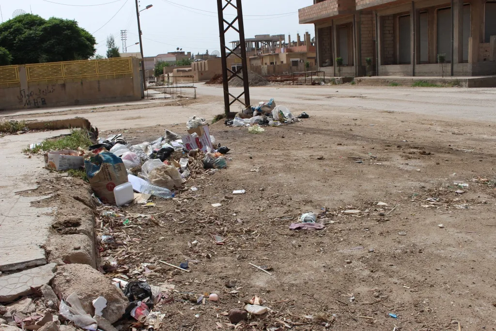 القمامة تتراكم.. وبلدية الشعب تسعى لإيجاد حلول