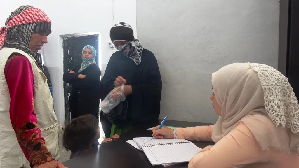 دار المرأة في مخيم عين عيسى تؤمن عشرات فرص العمل للنساء