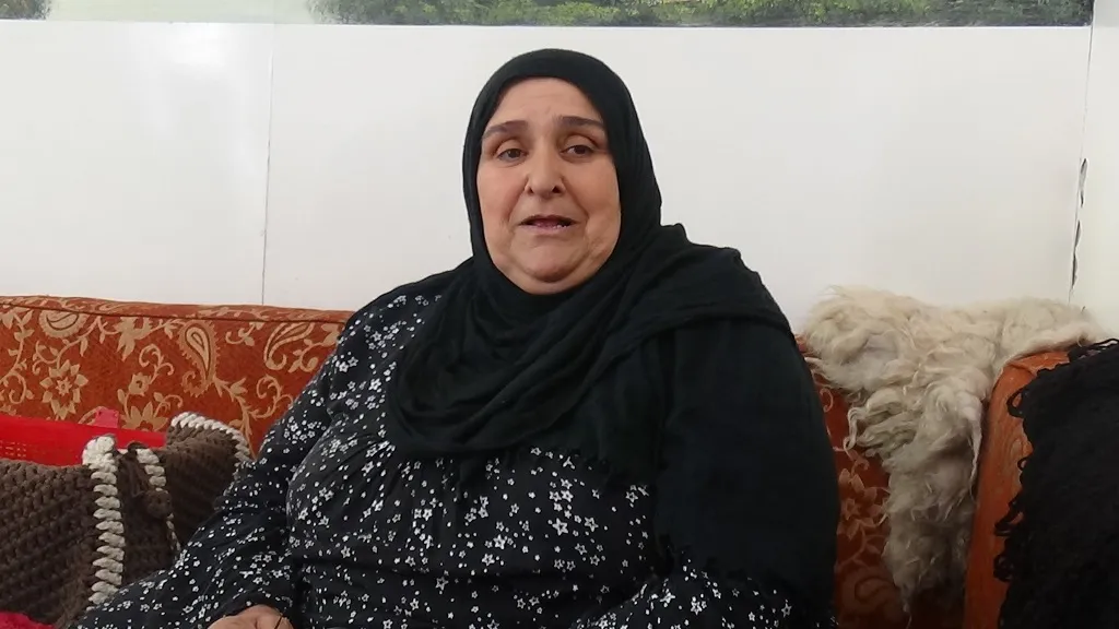 مهنتي كسوار ذهب في يدي