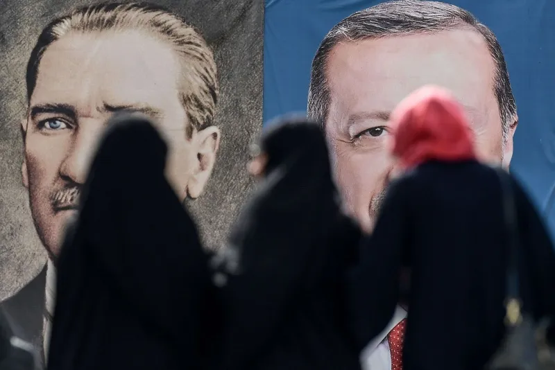 كاتب تركي: خطة تقديم الانتخابات تنقلب ضد أردوغان