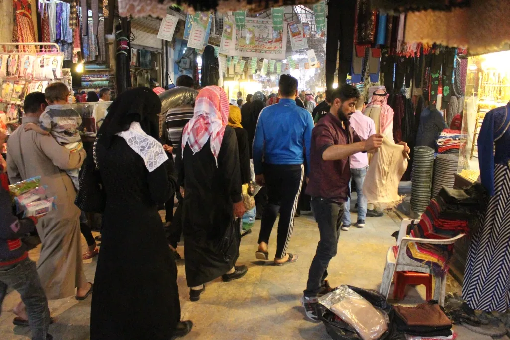 أسواق منبج تكتظ بالأهالي قبل أيام من حلول رمضان