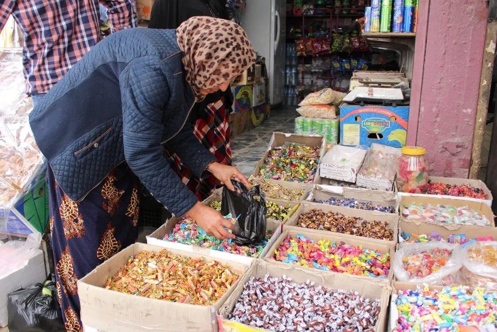 أسواق منبج تكتظ بالأهالي قبل أيام من حلول رمضان