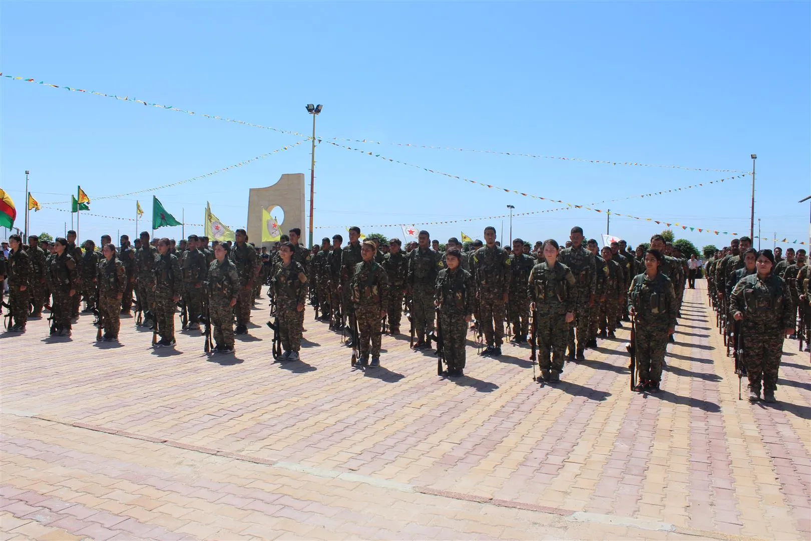 أهالي مقاطعة الحسكة يحيون يوم الشهداء