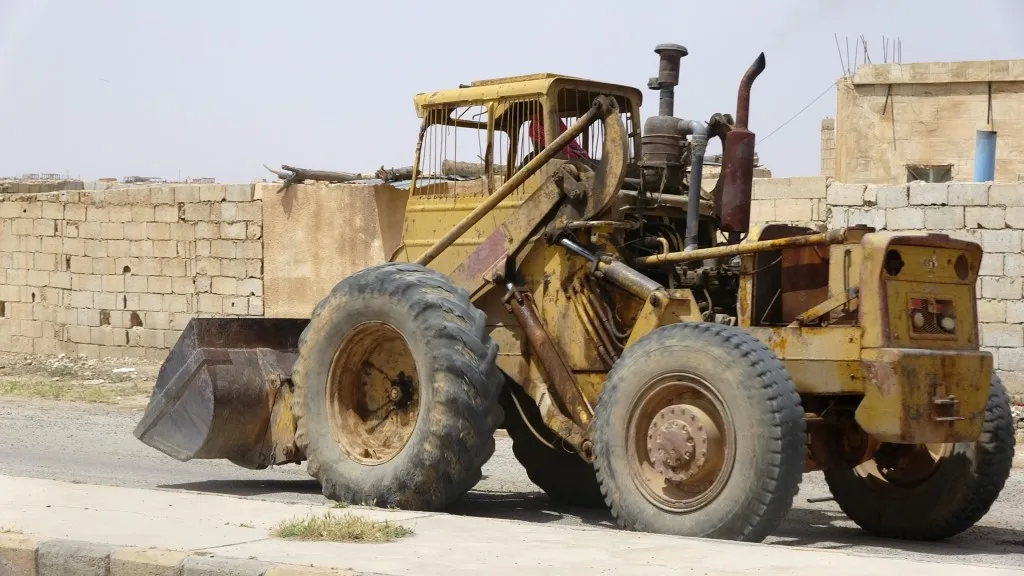 إصلاح إسعافي لطرق ناحية عين عيسى