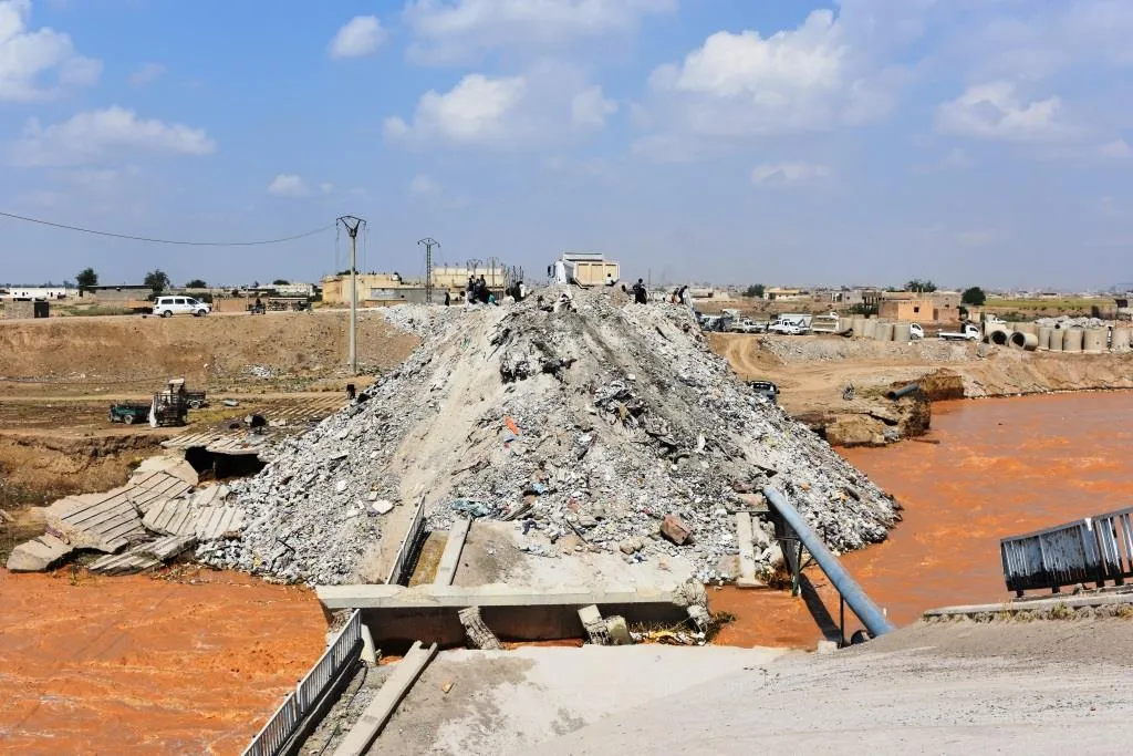 ترميم جسر رقة السمرة بشكل مؤقت