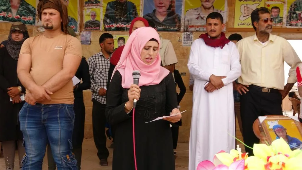 أهالي دير الزور يشيعون الشهيد علوش إلى مثواه الأخير