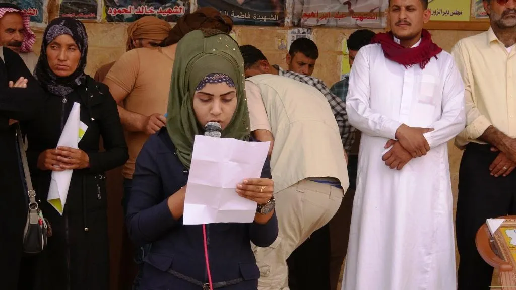 أهالي دير الزور يشيعون الشهيد علوش إلى مثواه الأخير