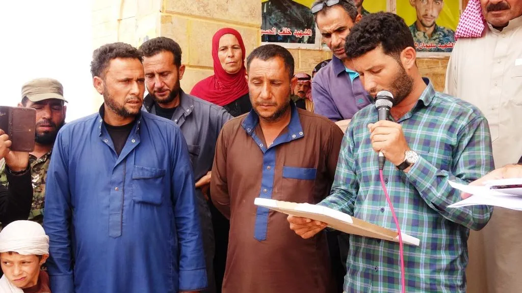 أهالي دير الزور يشيعون الشهيد علوش إلى مثواه الأخير