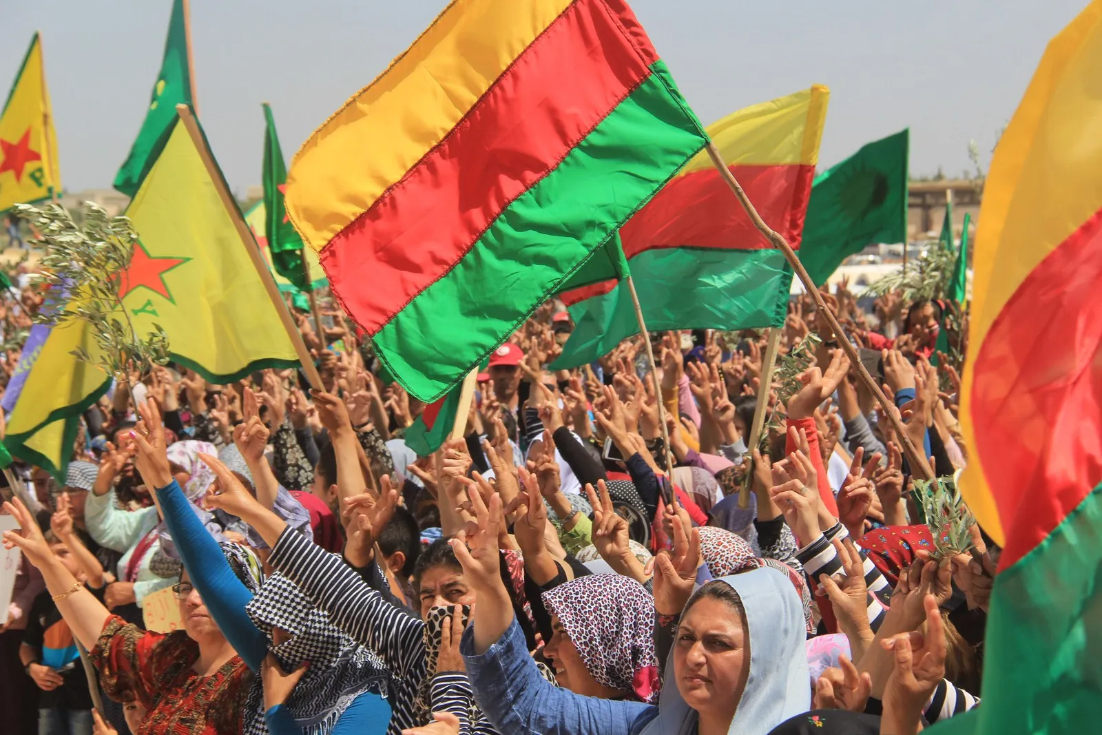 أهالي عفرين يحيون انتفاضة شعوب العالم ضد الاحتلال التركي