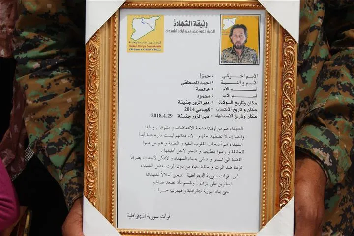الشهيد الذي تصدى لهجمات النظام وميليشياته يوارى الثرى في الشدادي