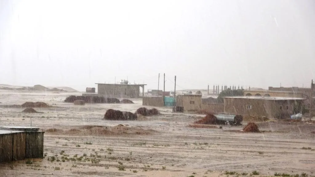 ازدحام مروري وضرر بالمحاصيل الزراعية جراء الأمطار غزيرة في ريف دير الزور