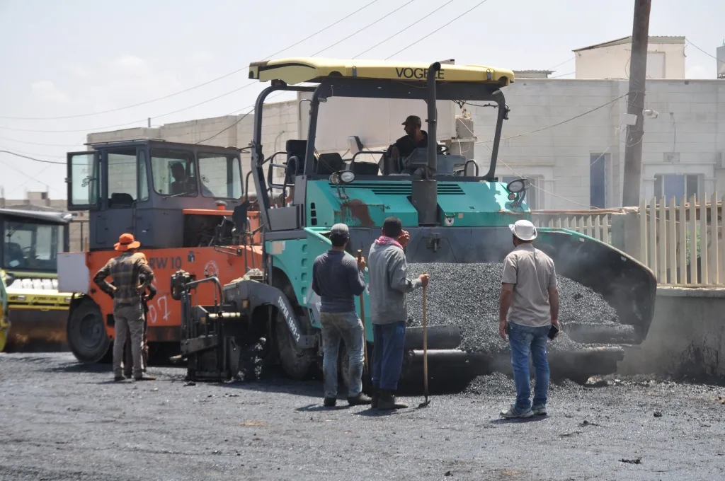 بلدية كوباني تبدأ بتعبيد الطرق والهدف 120 كيلو متر