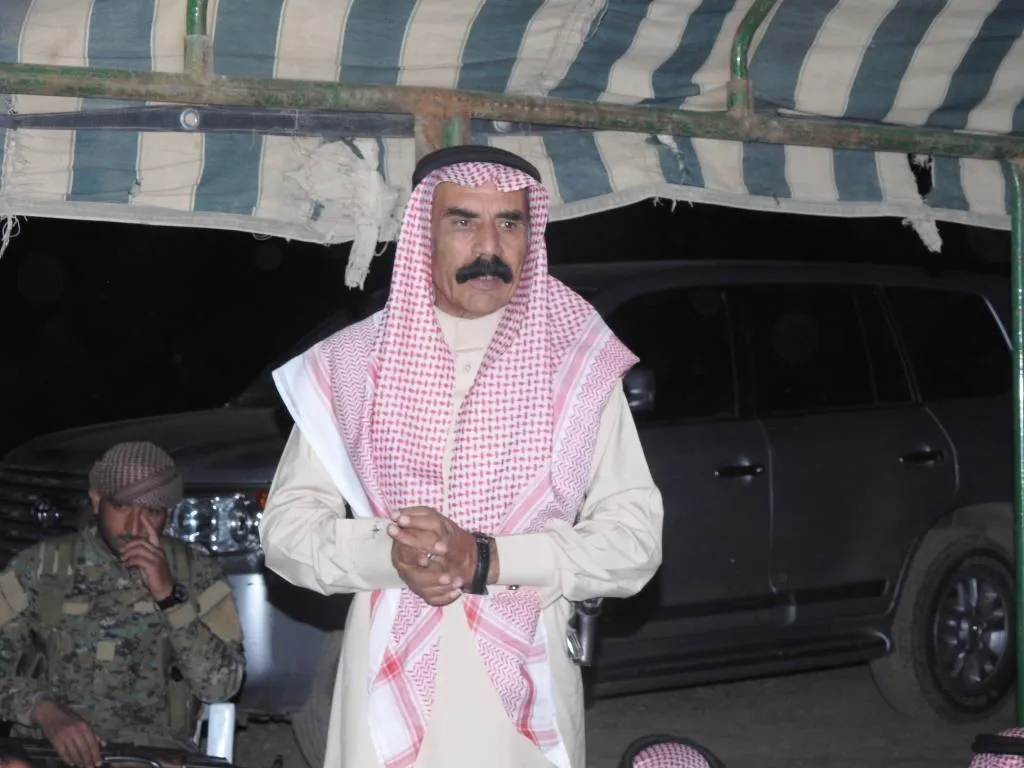 اجتماع ومأدبة إفطار يجمع بين وجهاء عشائر ريف الرقة الشرقي مع قوات سوريا الديمقراطية