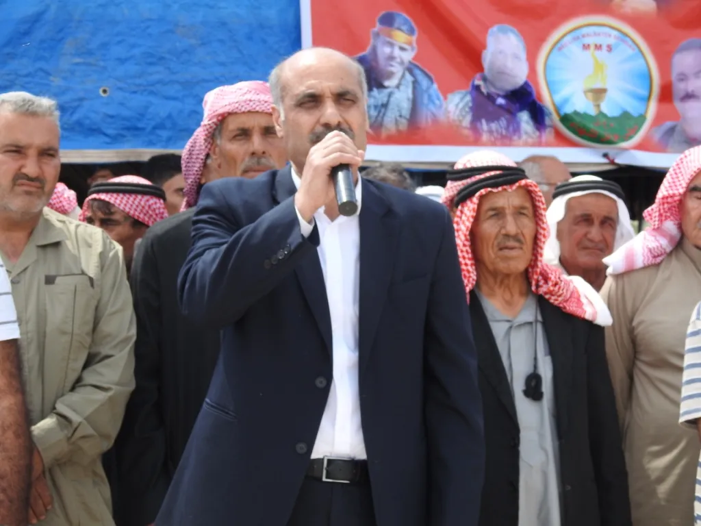 تقديم واجب العزاء لذوي شهيد خالد كوتي
