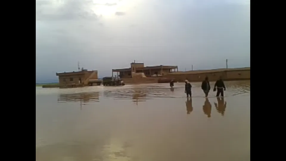 سيول الأمطار أغرقت قرى تل حميس وردمت الجسور