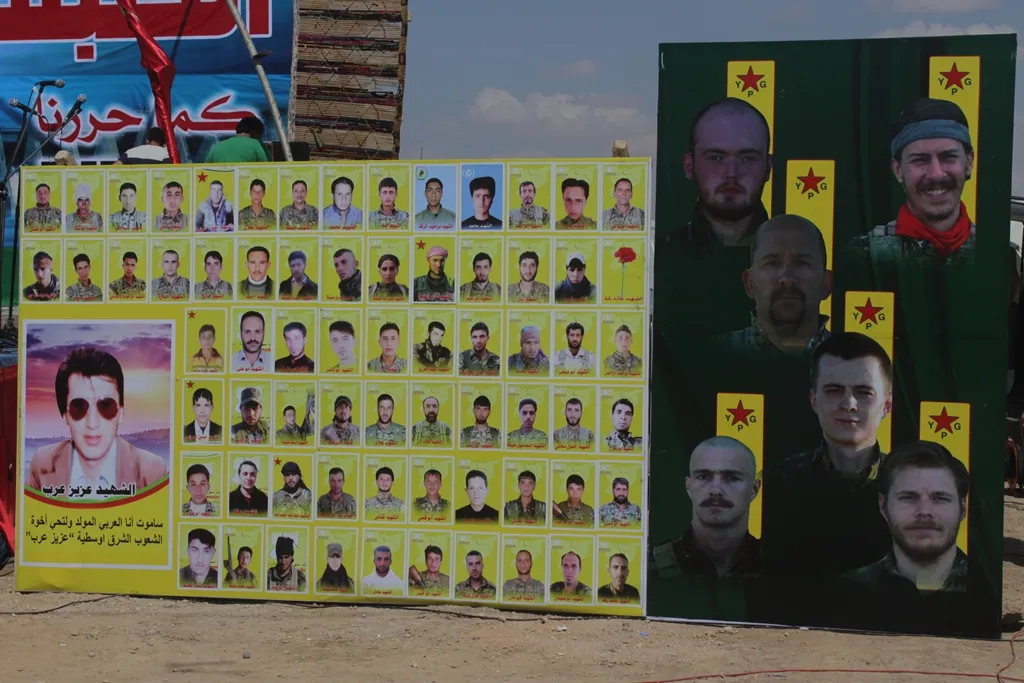 الطبقة تبدأ احتفالات التحرير بشعار "كما حررنا الطبقة سنحرر عفرين الغالية"