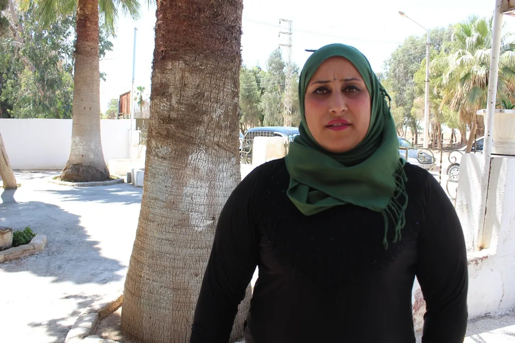 المرأة في الطبقة تتخلص من العبودية عن طريق التدريب
