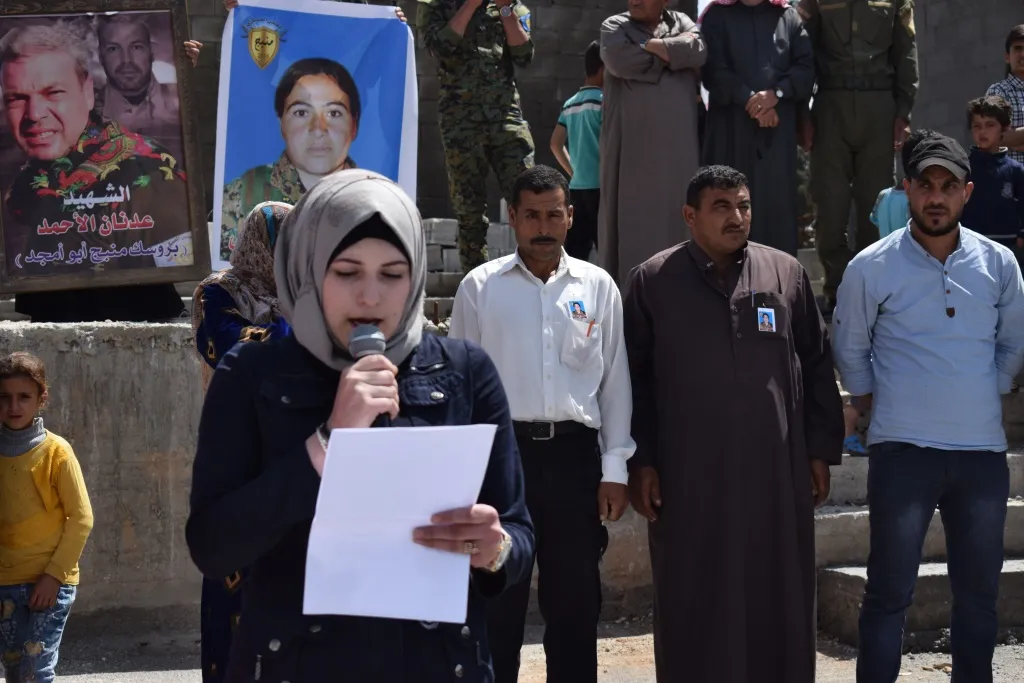 مراسم غيابية للشهيدة آسيا المقاتلة في صفوف مجلس منبج العسكري
