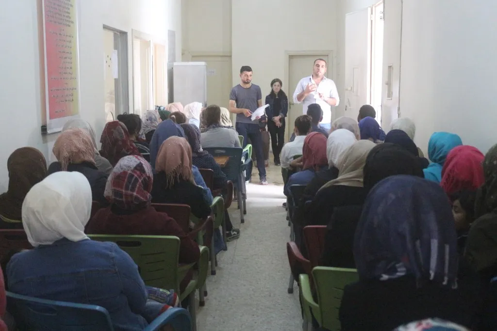 تقديم نصائح وإرشادات لمعلمي ومعلمات اللغة الكردية في منبج