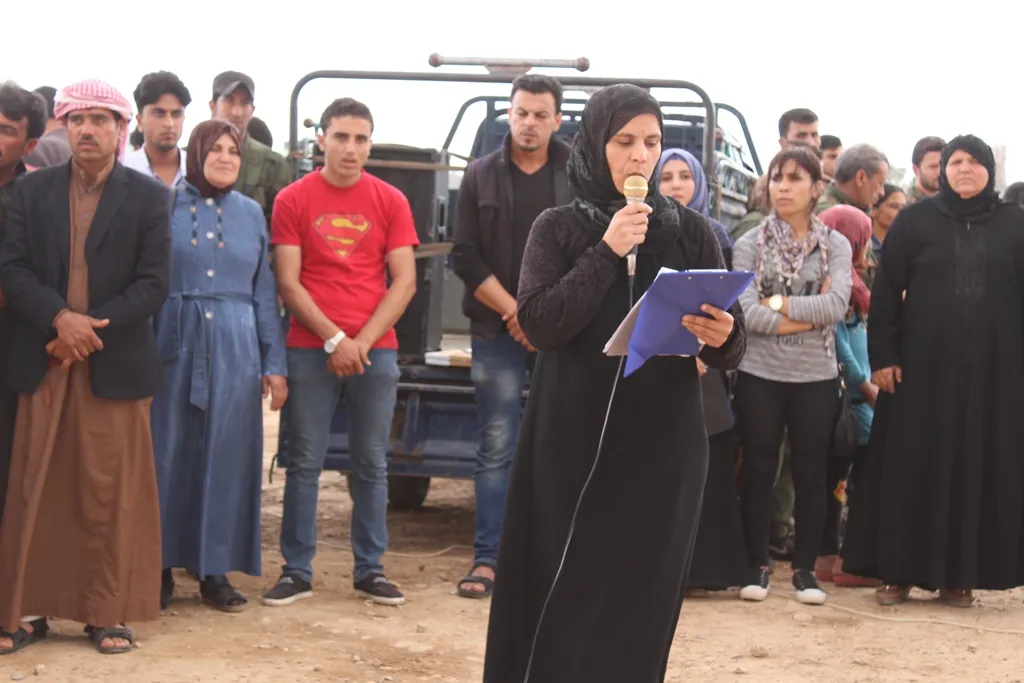 أهالي الطبقة يشيعون جثمان الشهيد راكان إلى مثواه الأخير